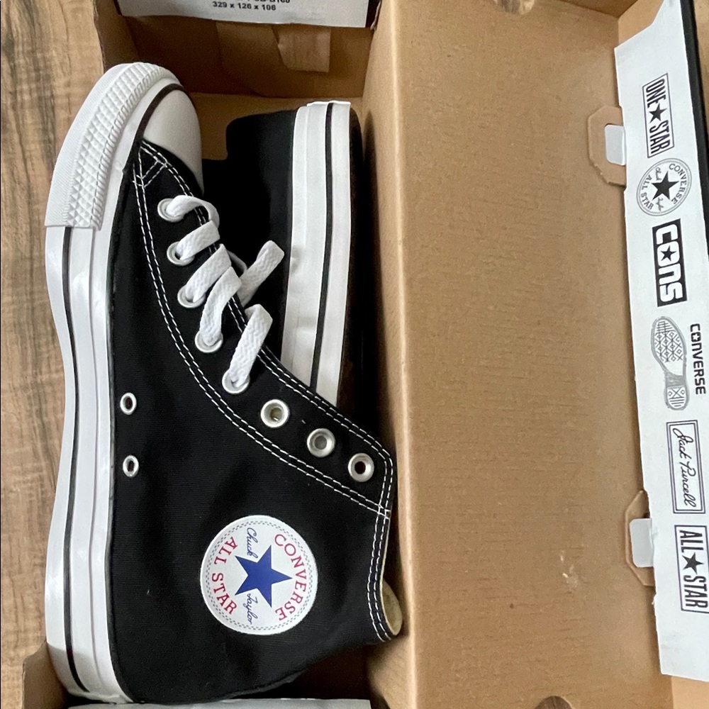 NEW IN BOX Converse All Star Hi